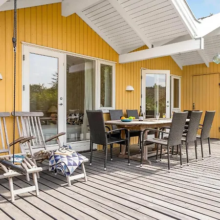 Semesterbostad Four-bedroom In Nysted