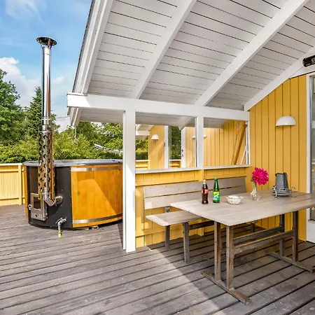 Four-bedroom In Semesterbostad