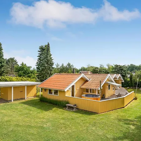 4 Bedroom Lovely In Nysted