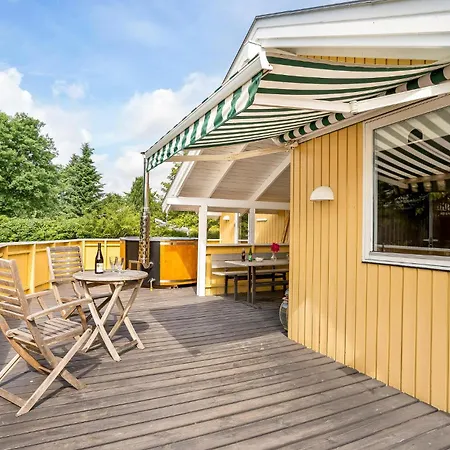 Four-bedroom In Semesterbostad *